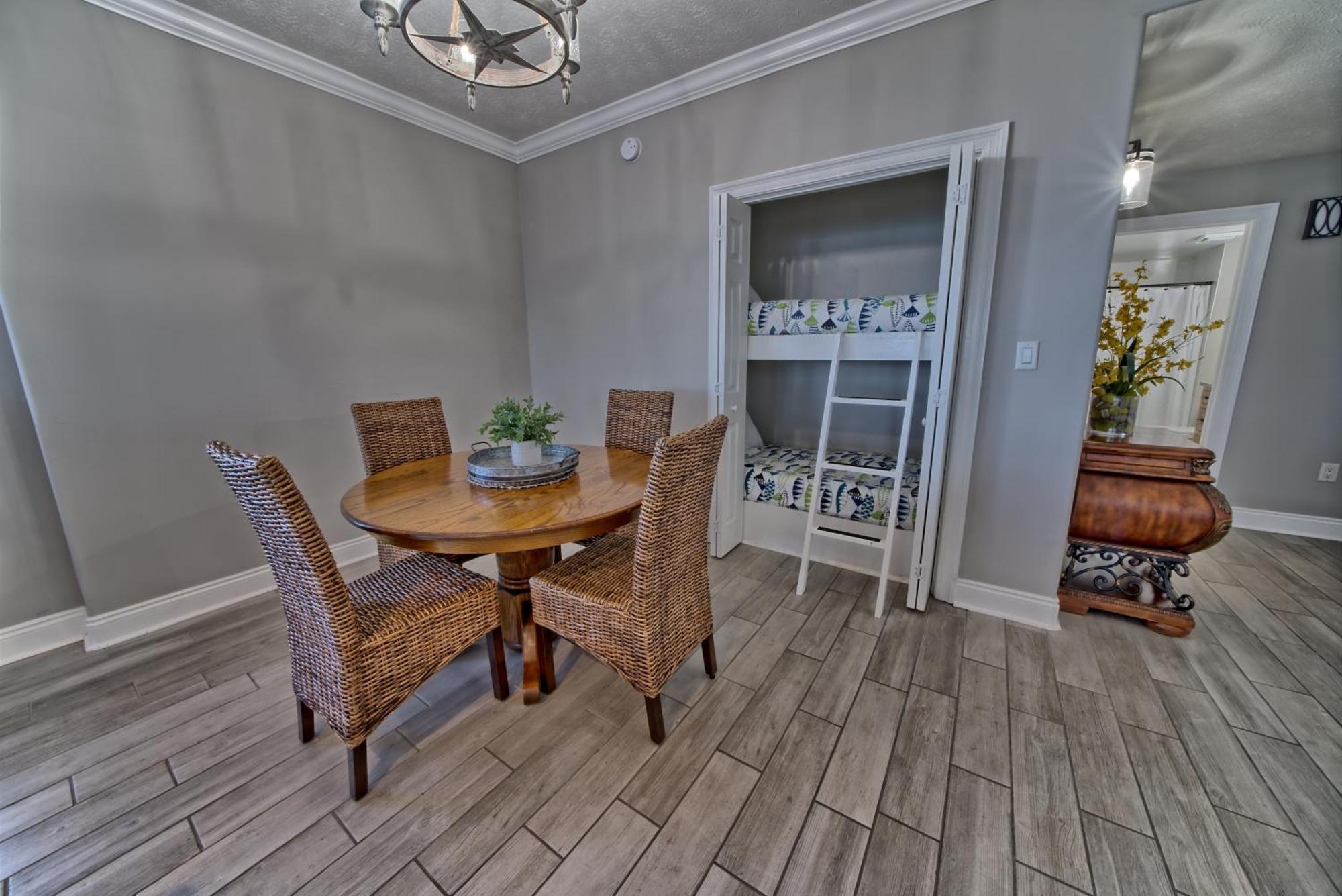 Modern Oceanfront Retreat, Spacious Balcony - 0207 Apartment