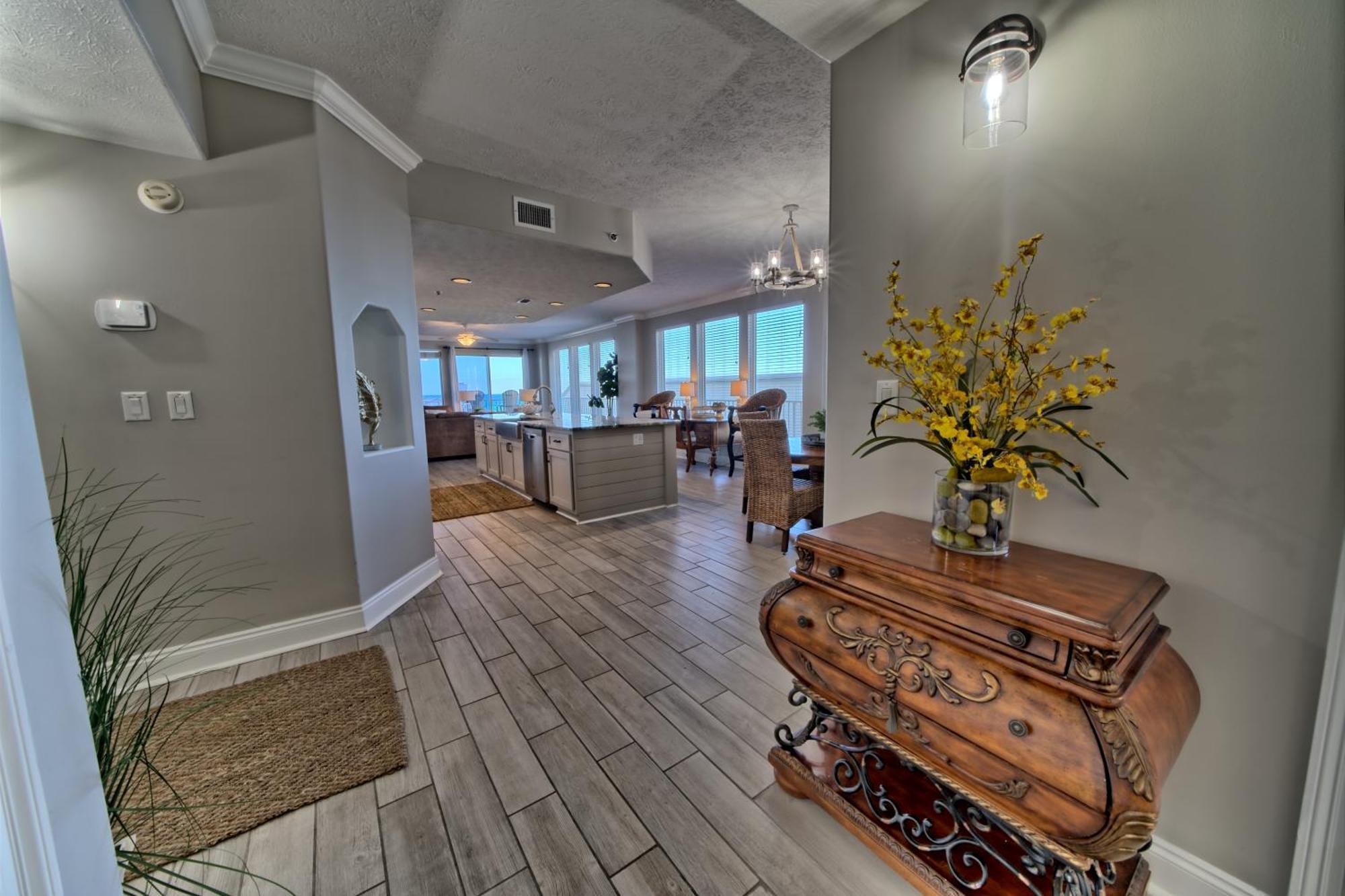 Modern Oceanfront Retreat, Spacious Balcony - 0207 Apartment *