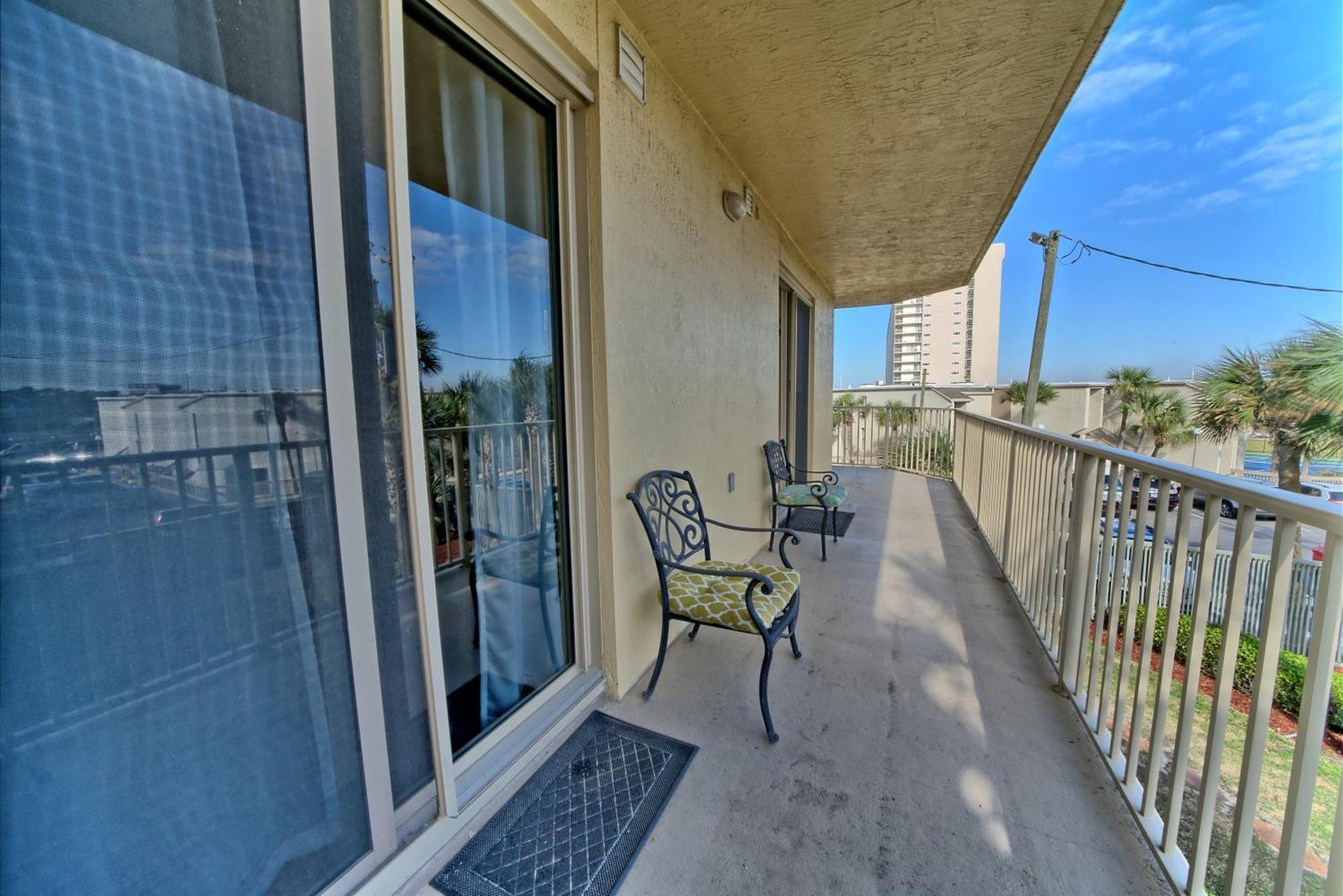 Modern Oceanfront Retreat, Spacious Balcony - 0207 *